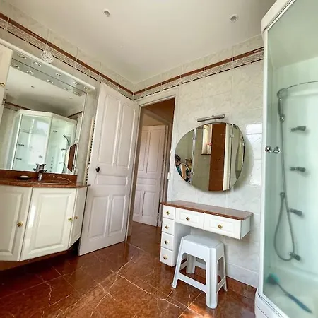 L'arpege Du Puy Jardin Parking Vue Сasa de vacaciones Le Puy-en-Velay